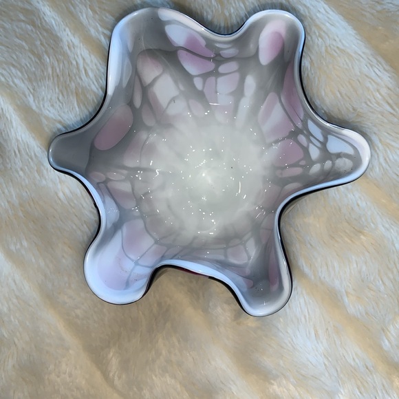 Vintage unique pink black scalloped glass bowl vase decor - Picture 5 of 9